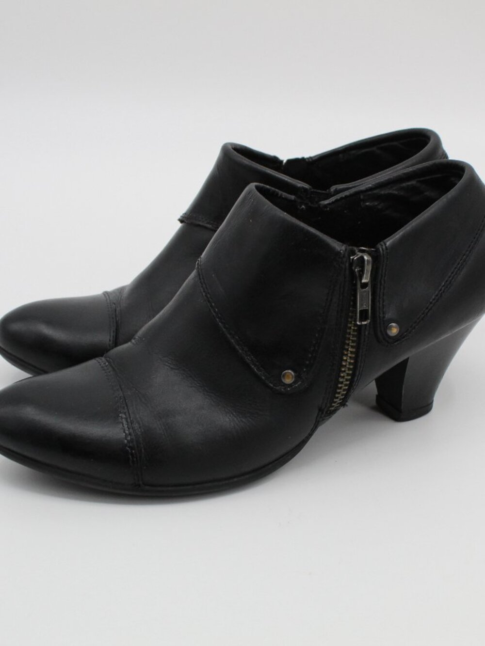 BOC Born Concept‎ Heeled Leather Black Booties size 8.5